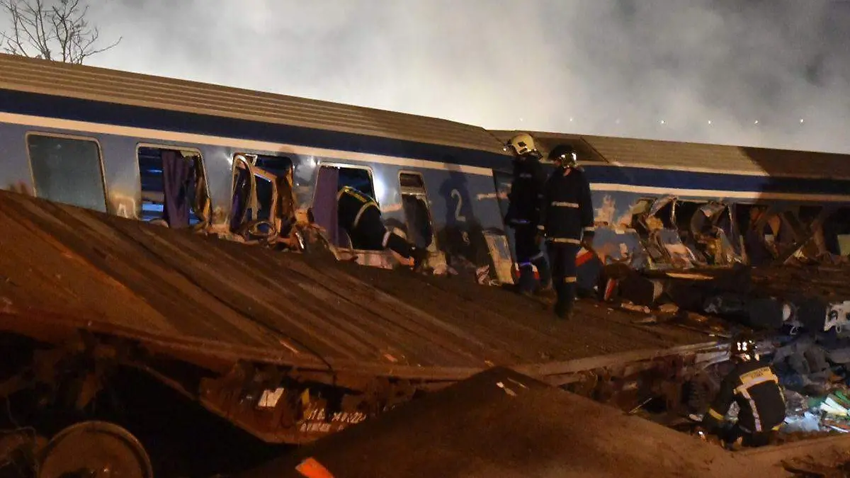 Choque de trenes en Grecia deja decenas de muertos y heridos